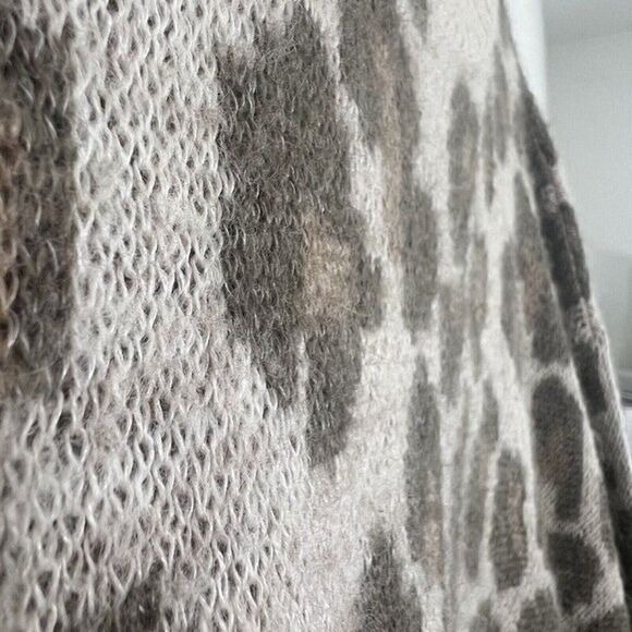 American Eagle Womens Cheetah Leopard Print Wool Blend Knit Crewneck Sweater XS - Picture 8 of 11